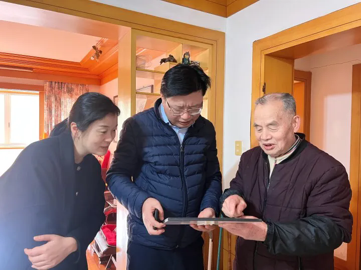情暖新春：醫(yī)院領(lǐng)導(dǎo)走訪慰問(wèn)高齡退休職工